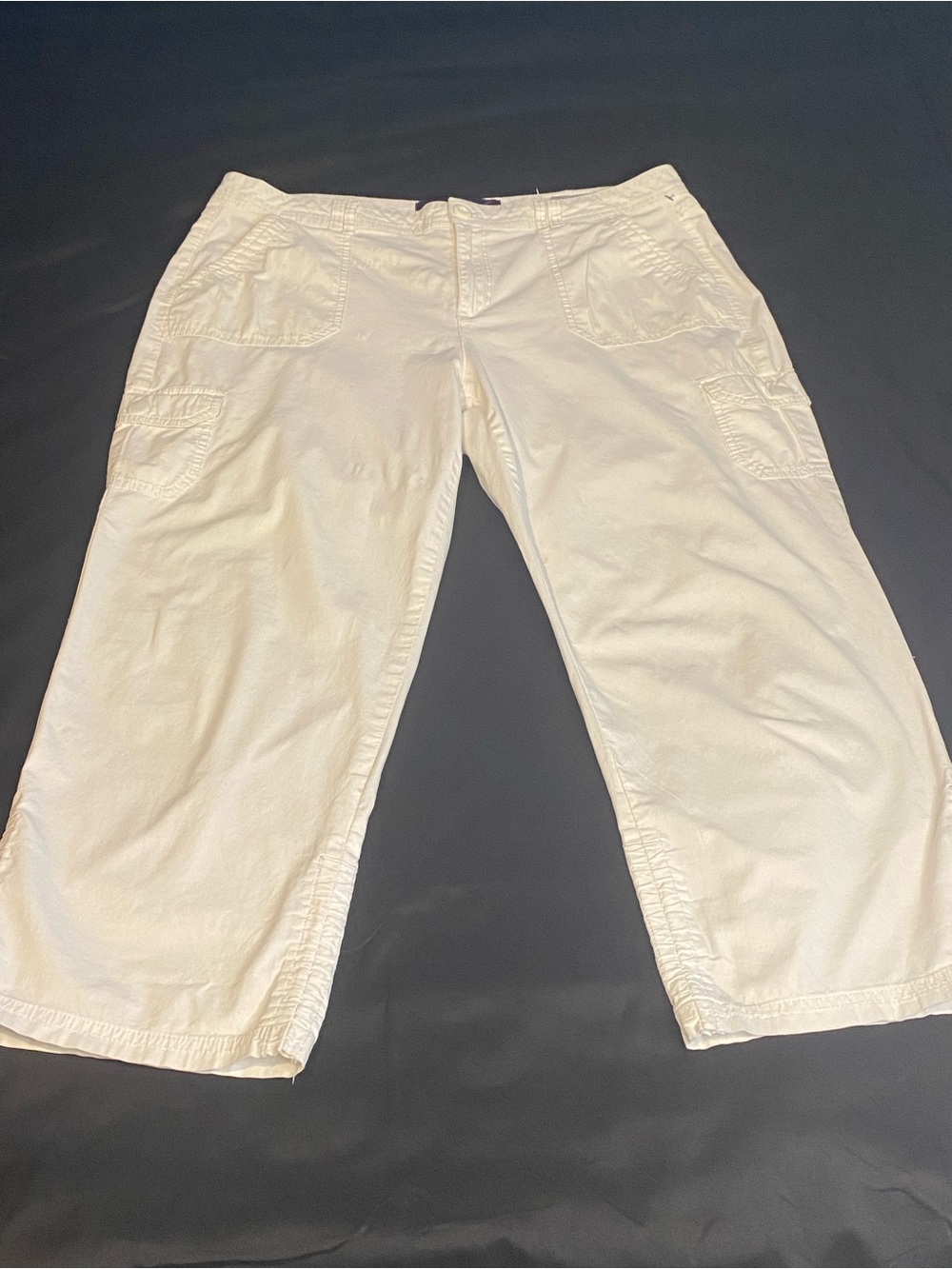 Gloria Vanderbilt White Capri Cargo Pants